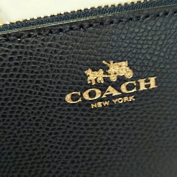 Coach Corner Zip PVC Leather Wristlet in Navy NWT - Picture 4 of 6